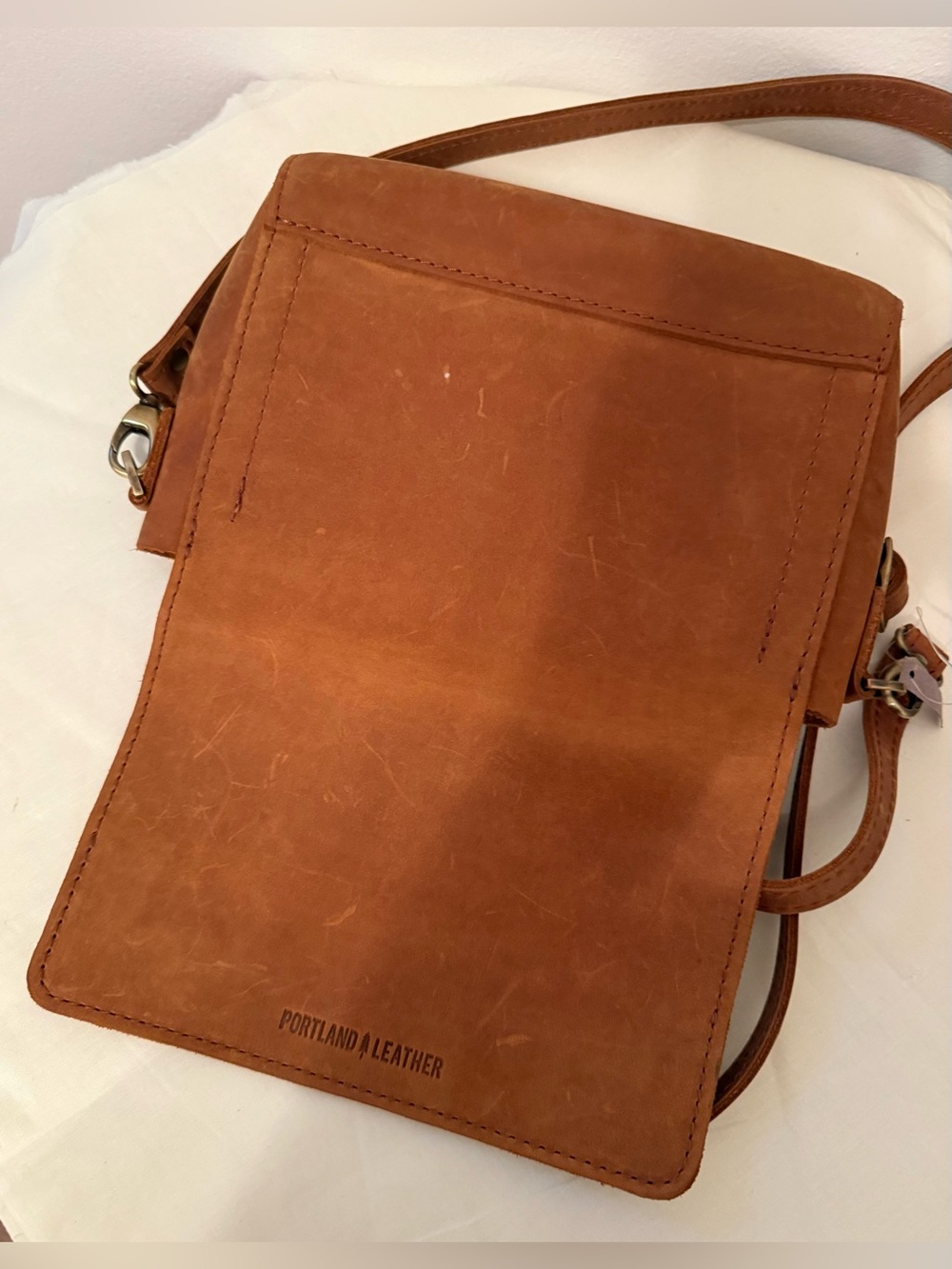 Portland Leather Brown Metro Crossbody Bag - Picture 4 of 5